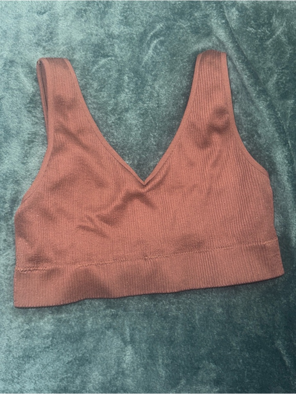 Ribbed V-Neck sports bra